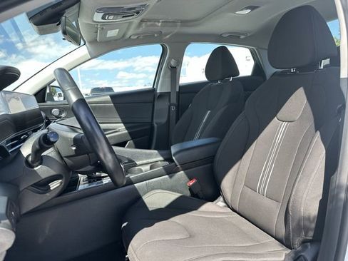 Used 2025 Hyundai Elantra SEL image 23