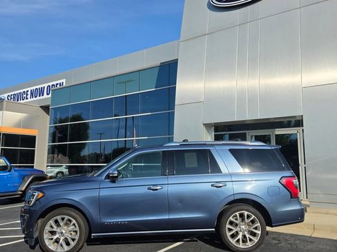 Used 2019 Ford Expedition Platinum RWD image 2