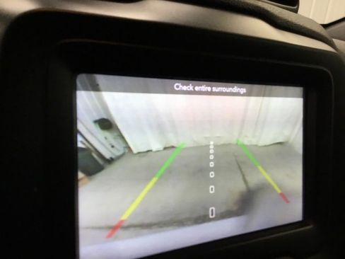Used 2020 Jeep Renegade Latitude w/ Cold Weather Group AWD/4WD image 10