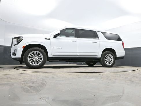 Used 2023 GMC Yukon XL SLT w/ SLT Luxury Package image 34