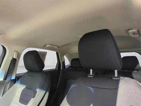 Used 2020 Ford Edge SE image 16