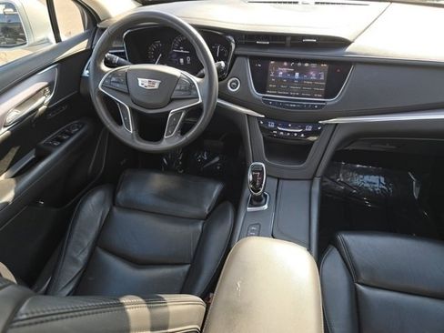 Used 2017 Cadillac XT5 Luxury image 34