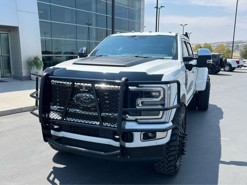 Used 2024 Ford F350 Platinum AWD/4WD image 2