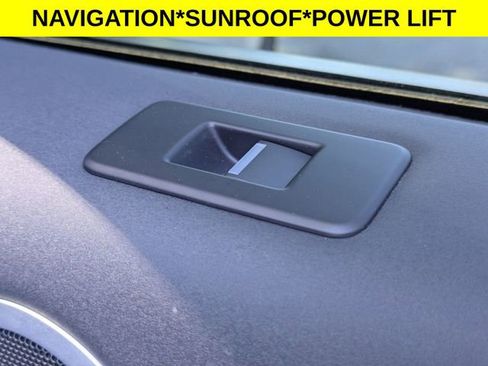 Used 2023 Land Rover Discovery S image 38