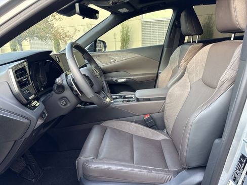 Used 2025 Lexus RX 350 w/ Convenience Package image 16