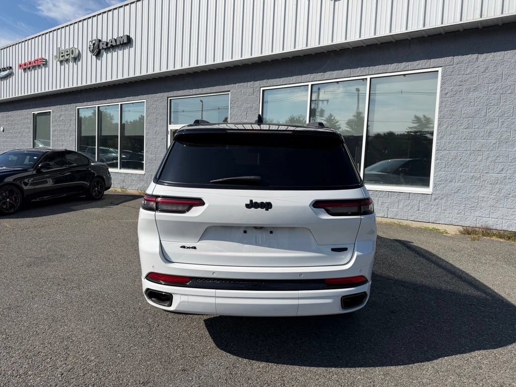 Used 2023 Jeep Grand Cherokee L Summit w/ High Altitude Package AWD/4WD image 4