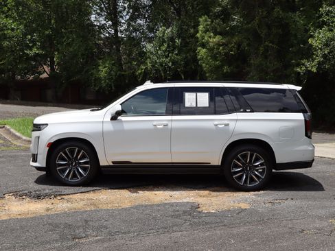 Used 2021 Cadillac Escalade Sport w/ Driver Assist Tech Package AWD/4WD image 3
