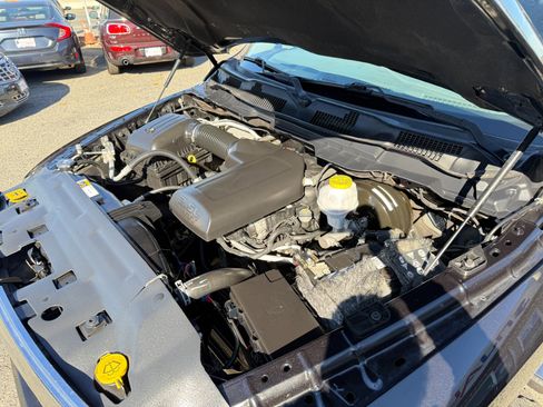 Used 2018 RAM 1500 Classic SLT w/ Luxury Group image 79