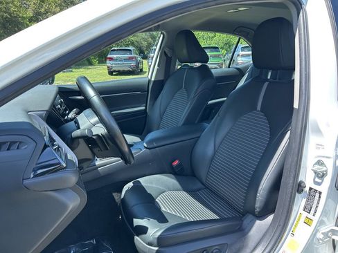 Used 2023 Toyota Camry SE image 14