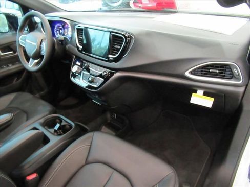 New 2026 Chrysler Voyager LX image 10