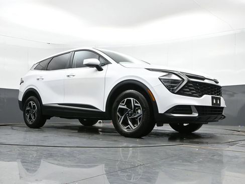 Used 2025 Kia Sportage LX AWD/4WD image 44