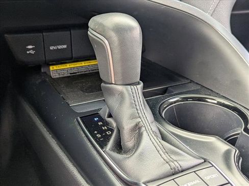 Certified 2019 Toyota Camry SE w/ Sunroof Package image 13