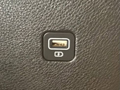Used 2024 Kia Carnival LX FWD image 11