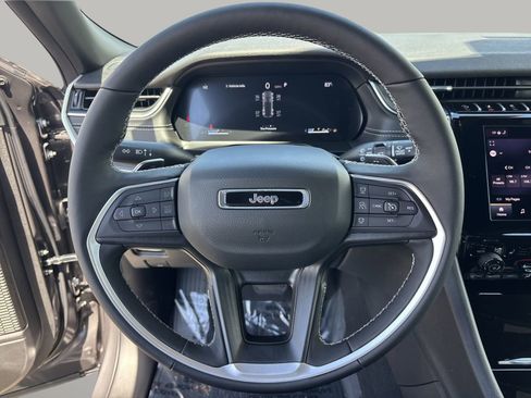 New 2025 Jeep Grand Cherokee Laredo X w/ Luxury Tech Group I image 29