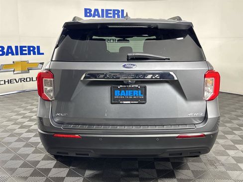 Used 2022 Ford Explorer XLT image 4