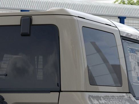 New 2025 Ford Bronco Outer Banks w/ Sasquatch Package image 25