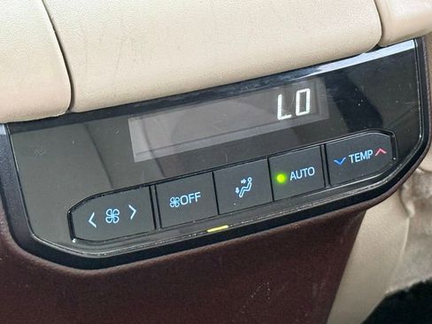 Used 2020 Toyota Highlander XLE FWD image 18
