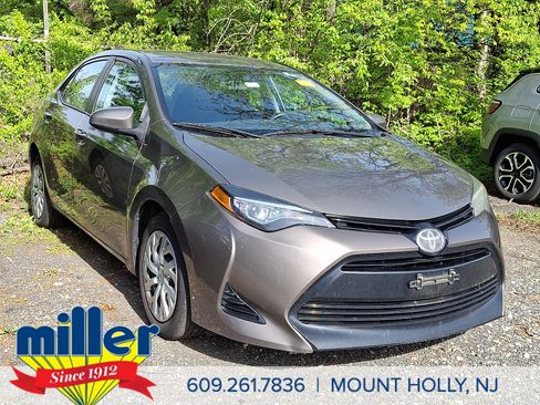 Used 2018 Toyota Corolla LE FWD image 1