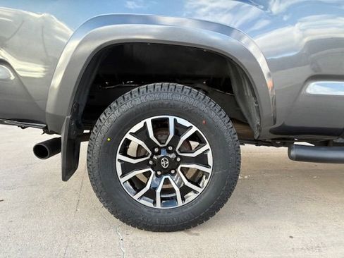 Used 2023 Toyota Tacoma TRD Sport w/ Black Out Package (TMS) image 9