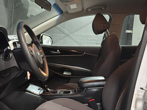 Used 2018 Kia Sorento AWD image 10