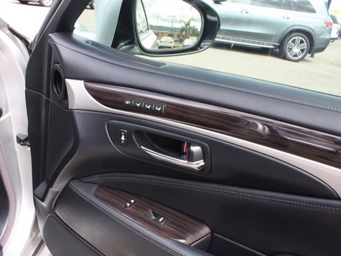 Used 2013 Lexus LS 460 w/ Comfort Pkg image 28