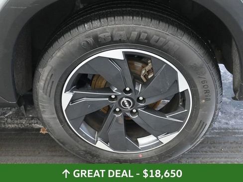 Used 2024 Nissan Rogue SV image 17