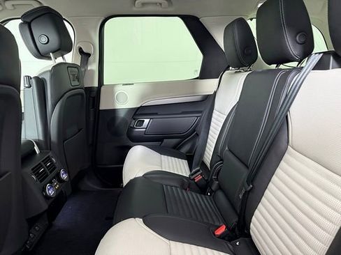 Certified 2025 Land Rover Discovery Dynamic SE AWD/4WD image 26