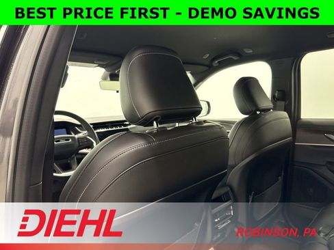 New 2025 Jeep Grand Cherokee Limited w/ Black Appearance Package image 19