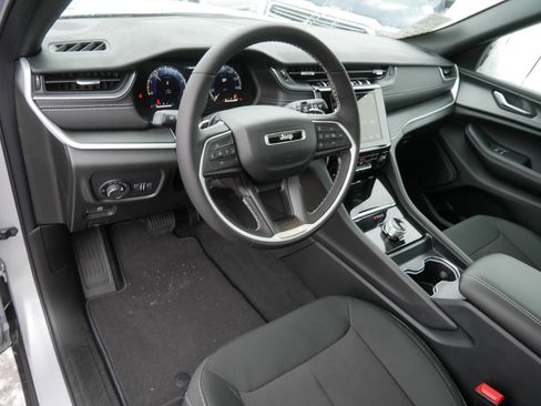 New 2025 Jeep Grand Cherokee Laredo X w/ Luxury Tech Group I image 6