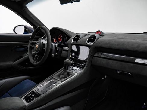 Used 2024 Porsche 718 Cayman GT4 RS RWD image 42