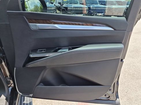 Used 2025 Cadillac Escalade ESV Sport Platinum w/ LPO, ONYX Package AWD/4WD image 41