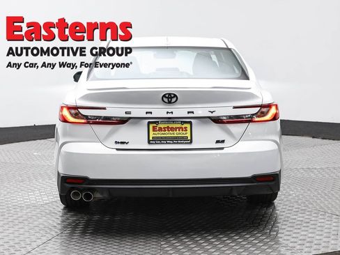 Used 2025 Toyota Camry SE w/ Convenience Package FWD image 6
