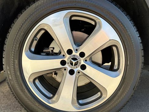 Used 2018 Mercedes-Benz GLC 300 4MATIC image 26