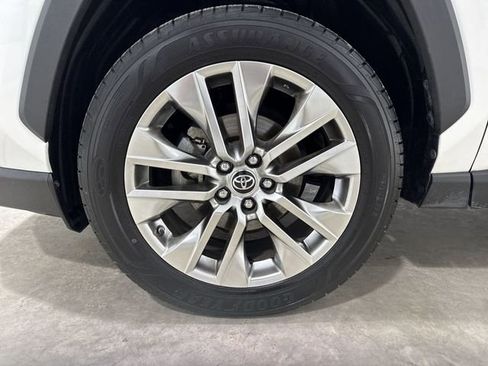 Used 2019 Toyota RAV4 XLE Premium FWD image 34