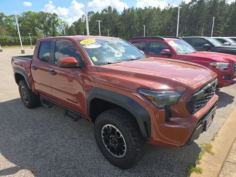 Used 2025 Toyota Tacoma TRD Off-Road AWD/4WD image 1