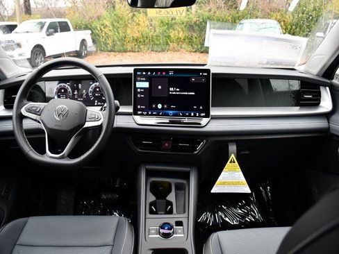 New 2026 Volkswagen Tiguan SE image 18