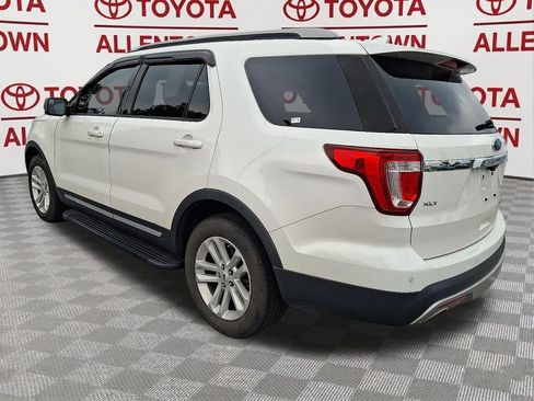 Used 2017 Ford Explorer XLT FWD image 5