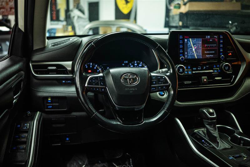 Used 2020 Toyota Highlander XLE FWD image 16