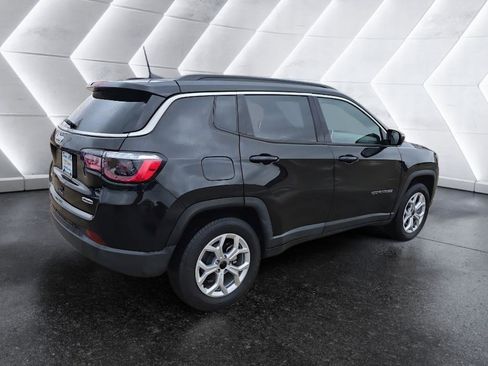 Used 2025 Jeep Compass Latitude image 5