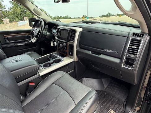 Used 2018 RAM 1500 Laramie AWD/4WD image 37