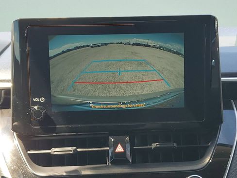 Used 2025 Toyota Corolla LE FWD image 18