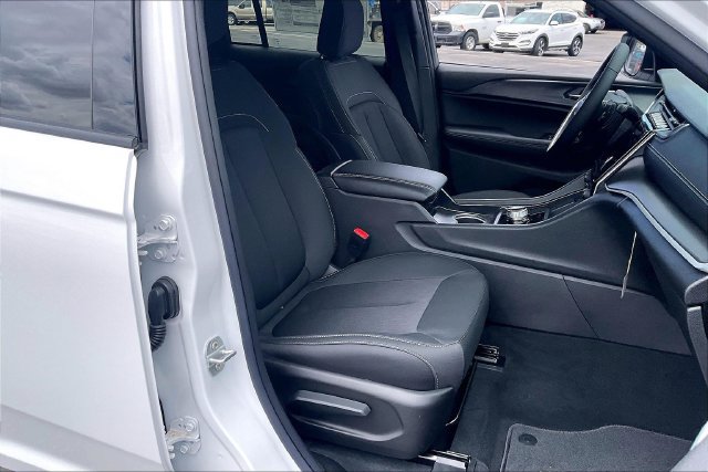 New 2026 Jeep Grand Cherokee Laredo X AWD/4WD image 31