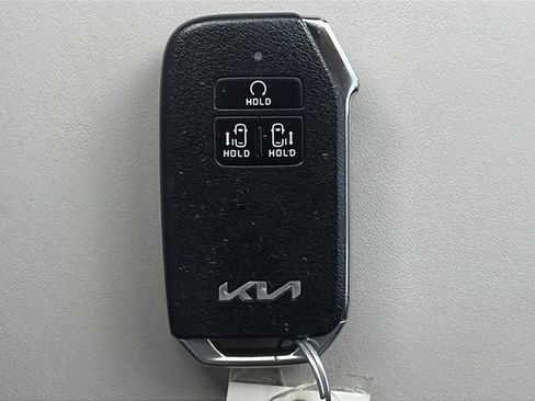 Used 2023 Kia Carnival LX FWD image 29