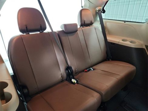 Used 2020 Toyota Sienna Limited Premium image 51