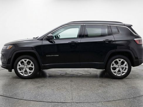 Used 2025 Jeep Compass Latitude AWD/4WD image 5