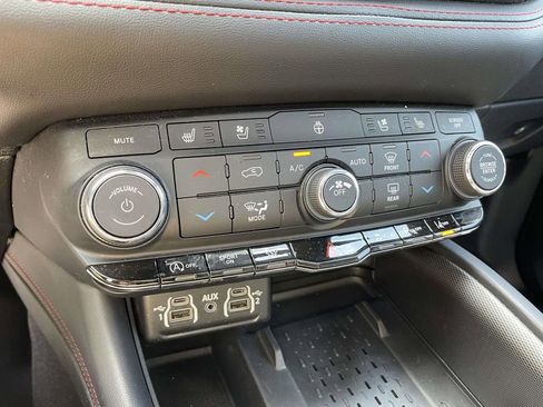 Used 2025 Dodge Durango GT AWD/4WD image 26