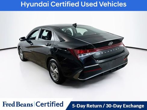 Certified 2024 Hyundai Elantra SE FWD image 8