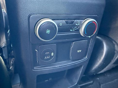 Used 2020 Ford Explorer XLT image 14