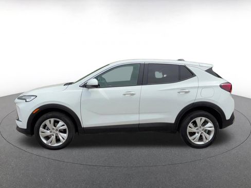 Used 2025 Buick Encore GX Preferred AWD/4WD image 9