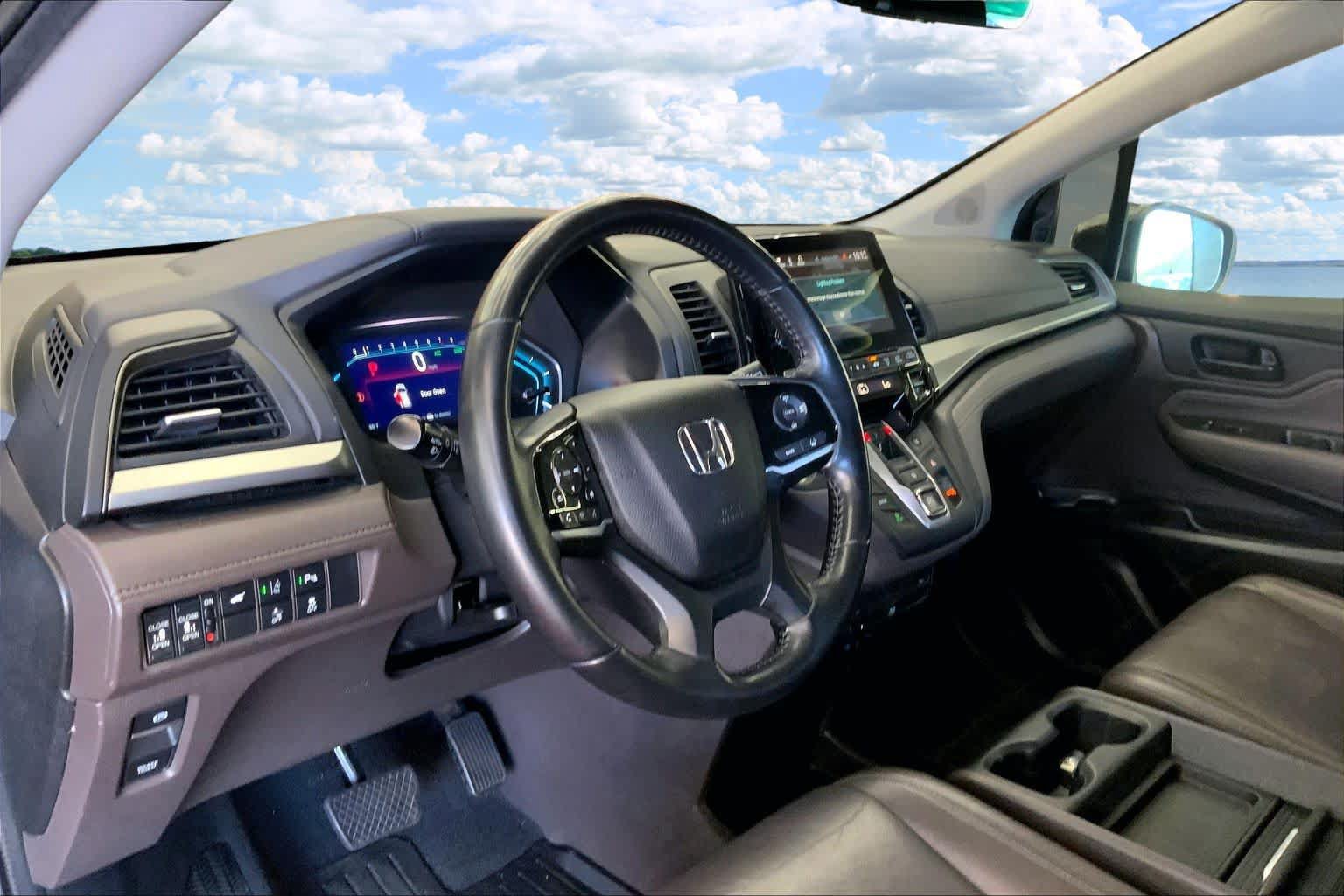 Used 2018 Honda Odyssey Touring image 2